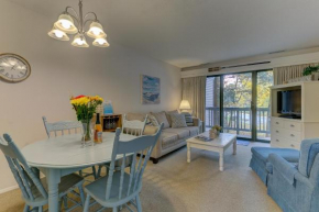 Gorgeous Grand Traverse Bay Beach Front Condo